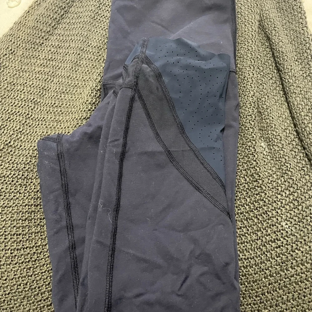 Lululemon - Picture 3 of 3
